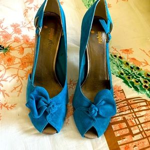 Peep toe heels, stunning blue suede, never worn